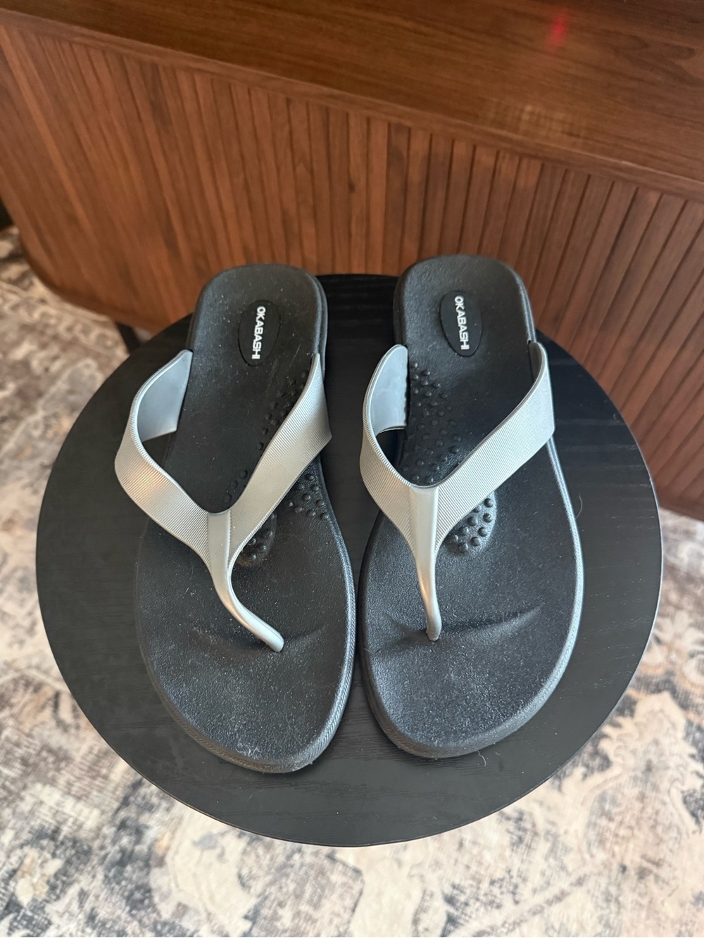 Okabashi W ML 8/9 Black Flip Flops with Silver Straps